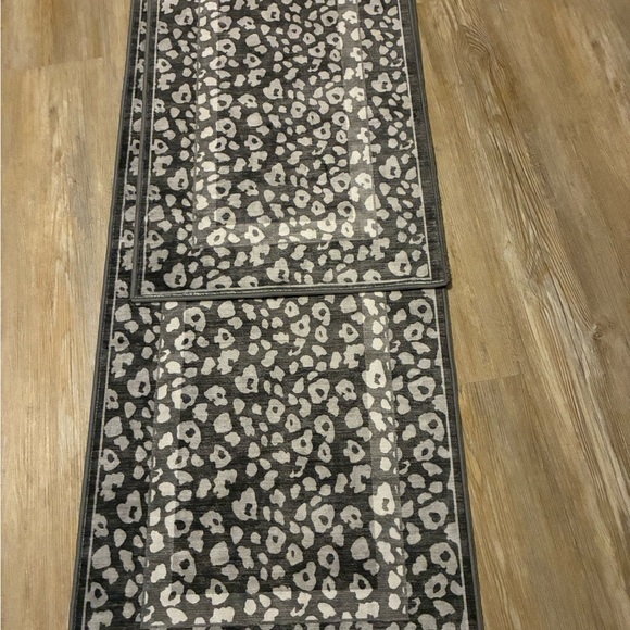 Animal print accent rugs set - Picture 3 of 9